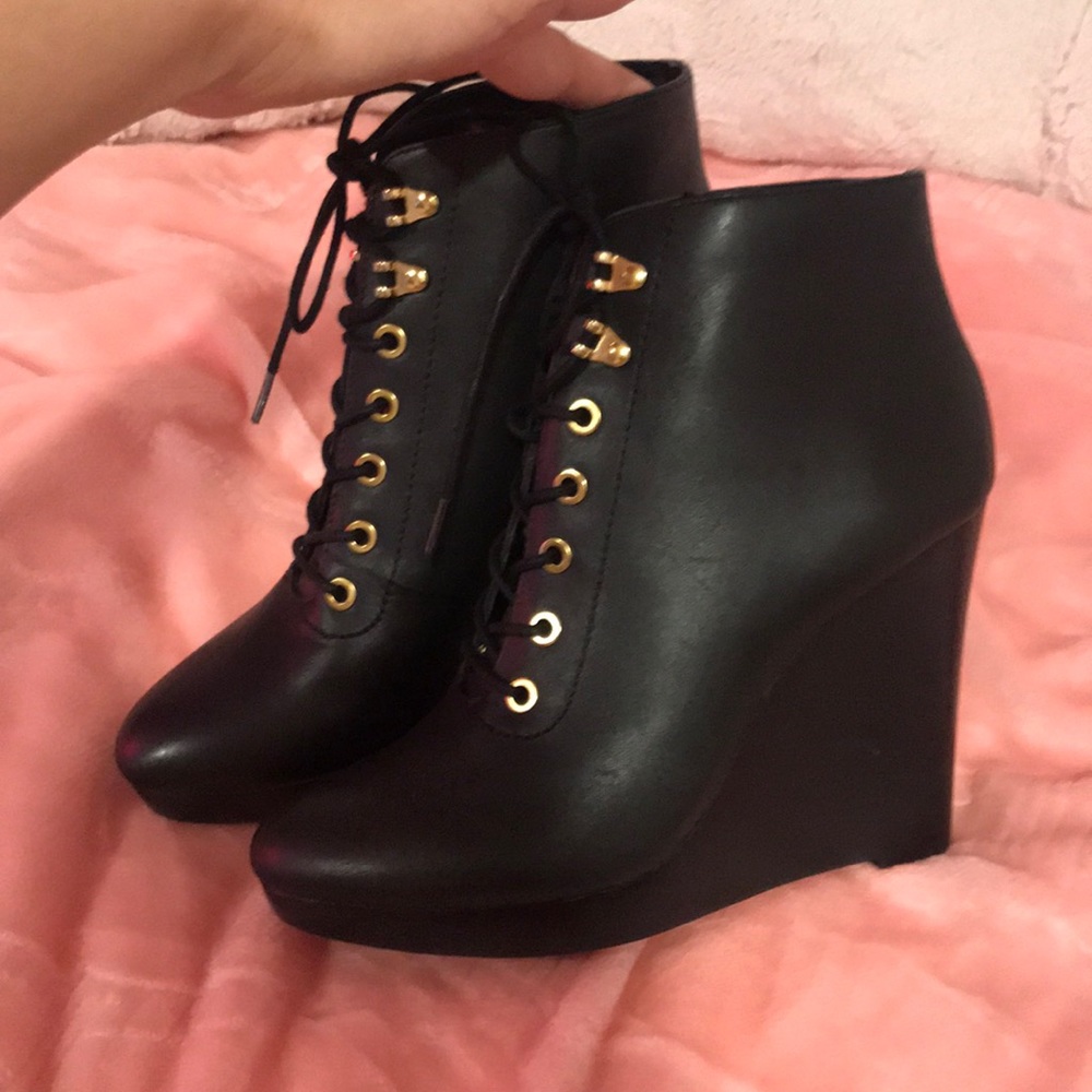 Guess black wood wedged boots with a little gold